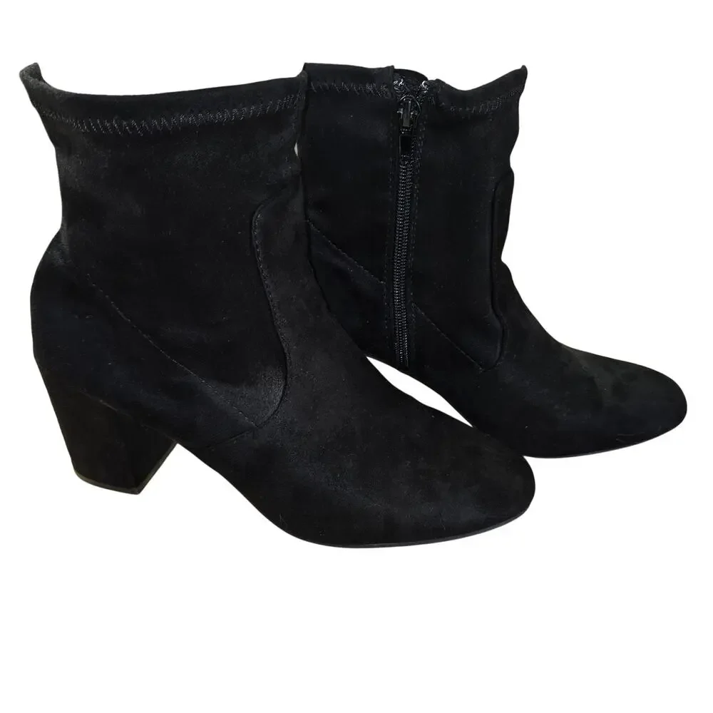 Minimalist Black Chunky Heel Boots Size 9M